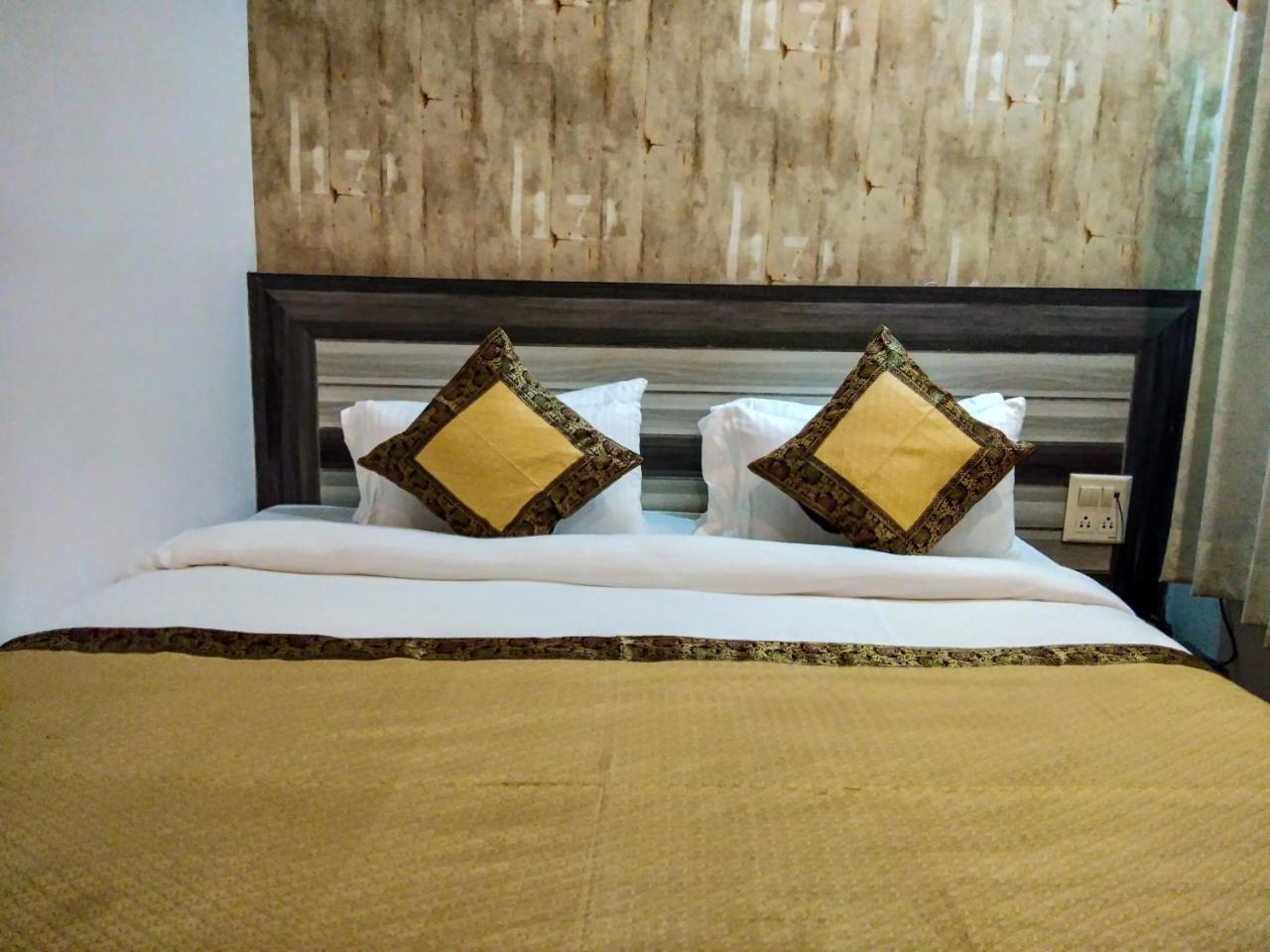 Dwivedi Hotels Hotel Elena Varanasi Exterior foto