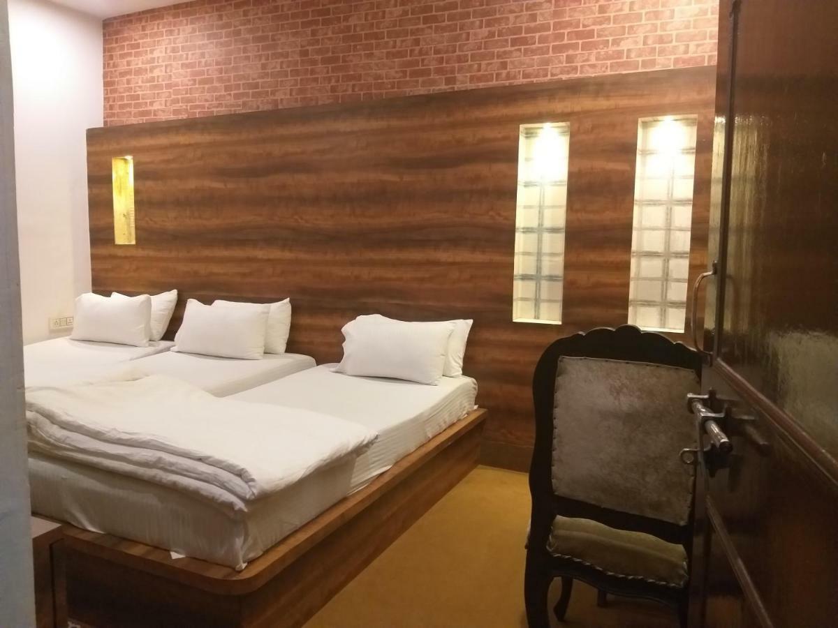 Dwivedi Hotels Hotel Elena Varanasi Exterior foto